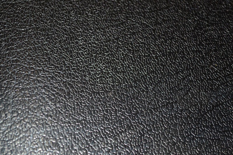 Plaque Inox de décor imitation cuir coupée sur-mesure